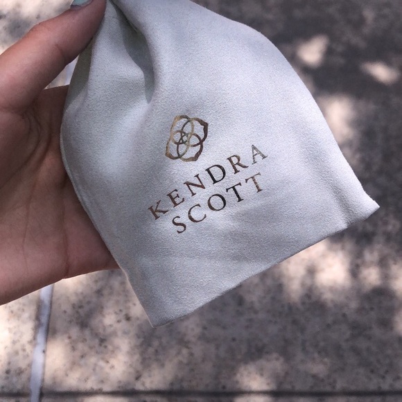 Meet your Posher, Esperanza - Picture 4 of 4